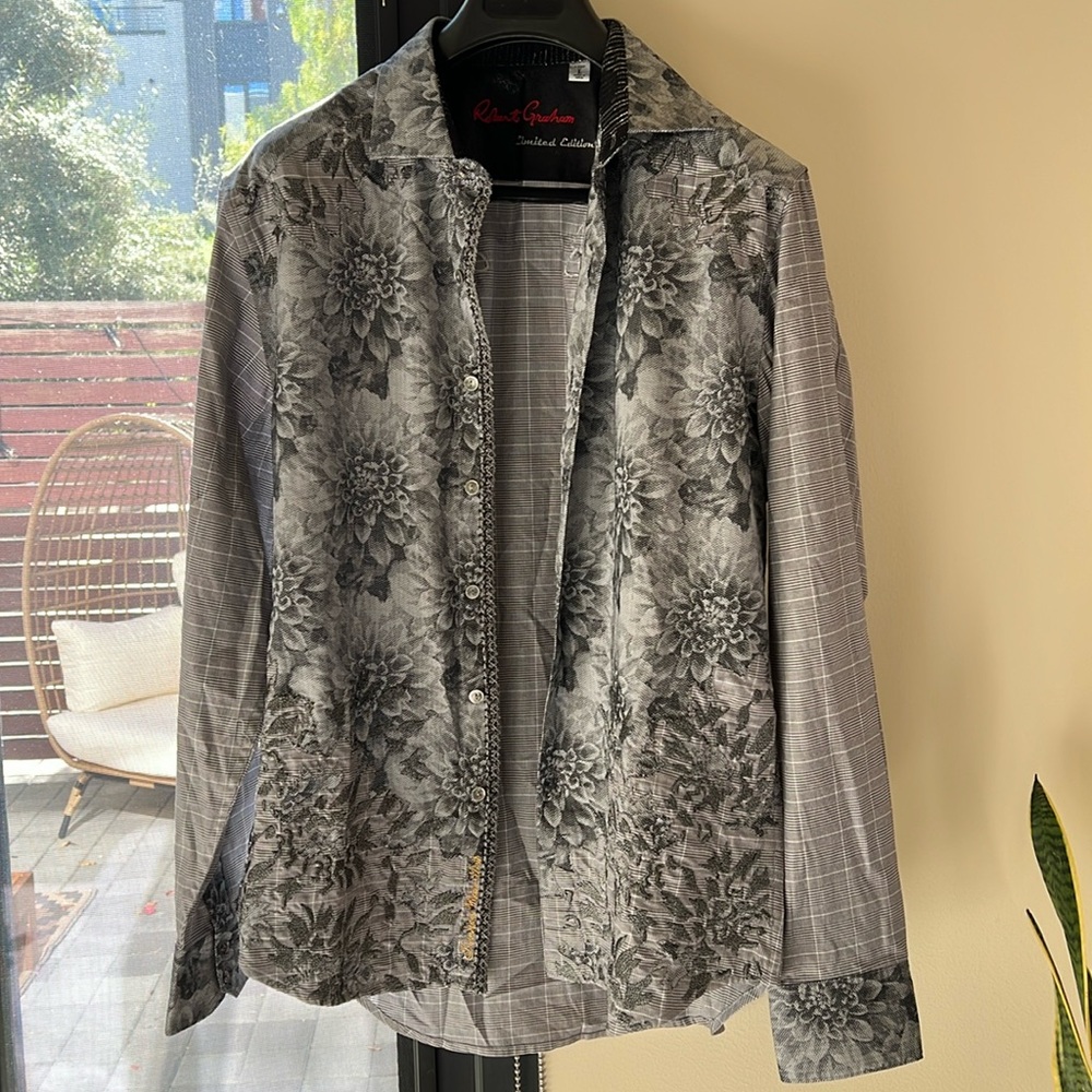 Like new limited edition Robert Graham Men’s button down.